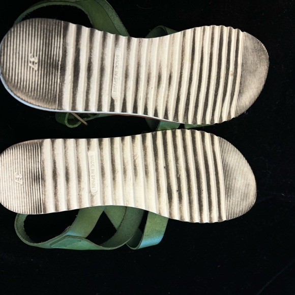 Green leather sandals.size 7 by BTU by Bertuchi. - Picture 4 of 4